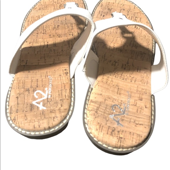Aerosoles A2 Size 9 Medium White Faux Leather T Strap Sandals - Picture 3 of 4